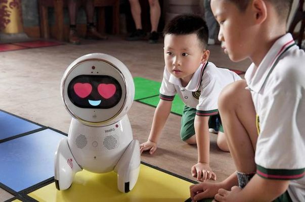 Robot sẽ thay thế giáo viên, hàng loạt thầy cô mất việc?