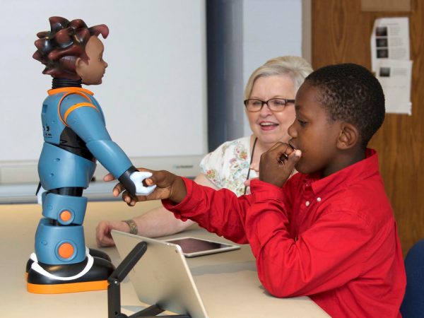 Robot sẽ thay thế giáo viên, hàng loạt thầy cô mất việc?